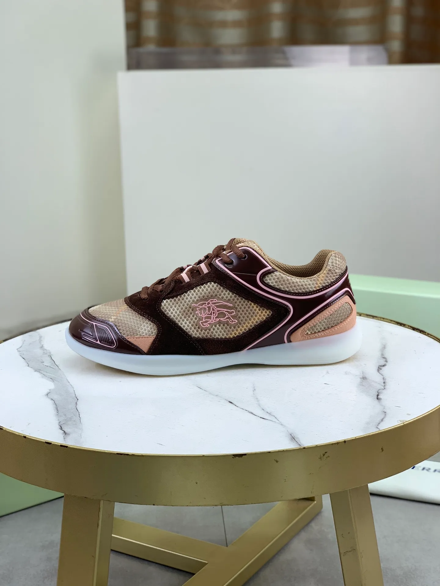 Factory price P720 [BURBERRY] Burberry - High-end quality original order - Upper: imported 🔝 original material - Inner lining: cowhide lining, feet; water-dyed cowhide - Outsole: ultra-light TPR rubber; two-color molded outsole - Ultra-high quality control·Fine workmanship: highlighted (high-end·nobility·grade) -Size: 36-46 for men and women Color: 4️⃣colors available